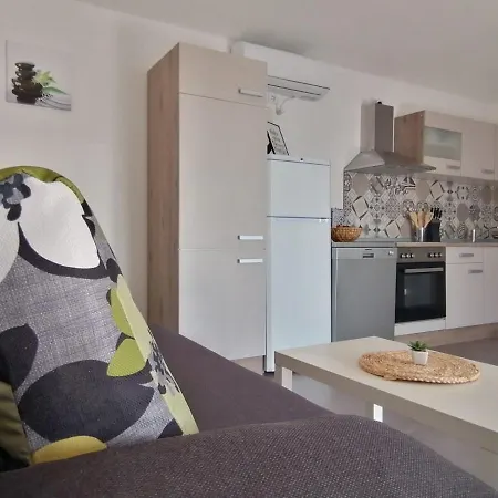 Sirius Apartment *